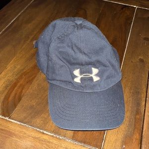 Under armor women’s hat with logo, adjustable strap